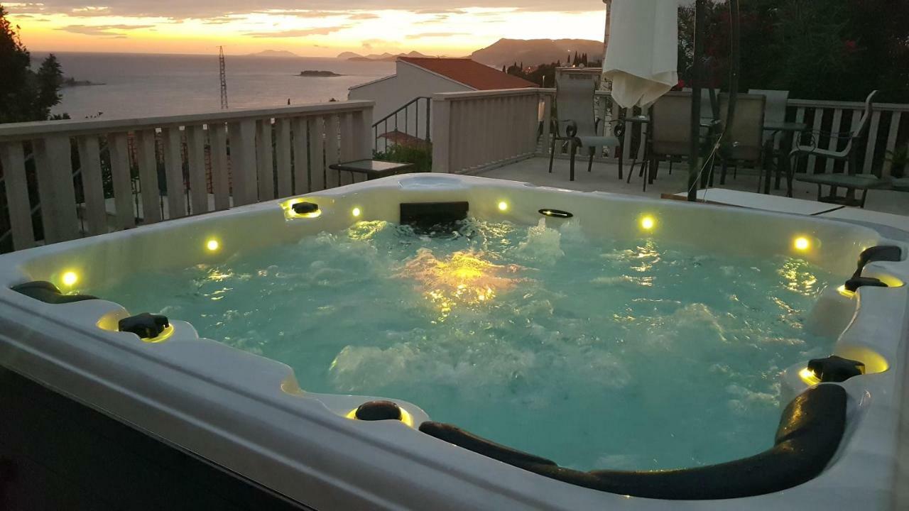 Sunset Villa 챠브타트 외부 사진